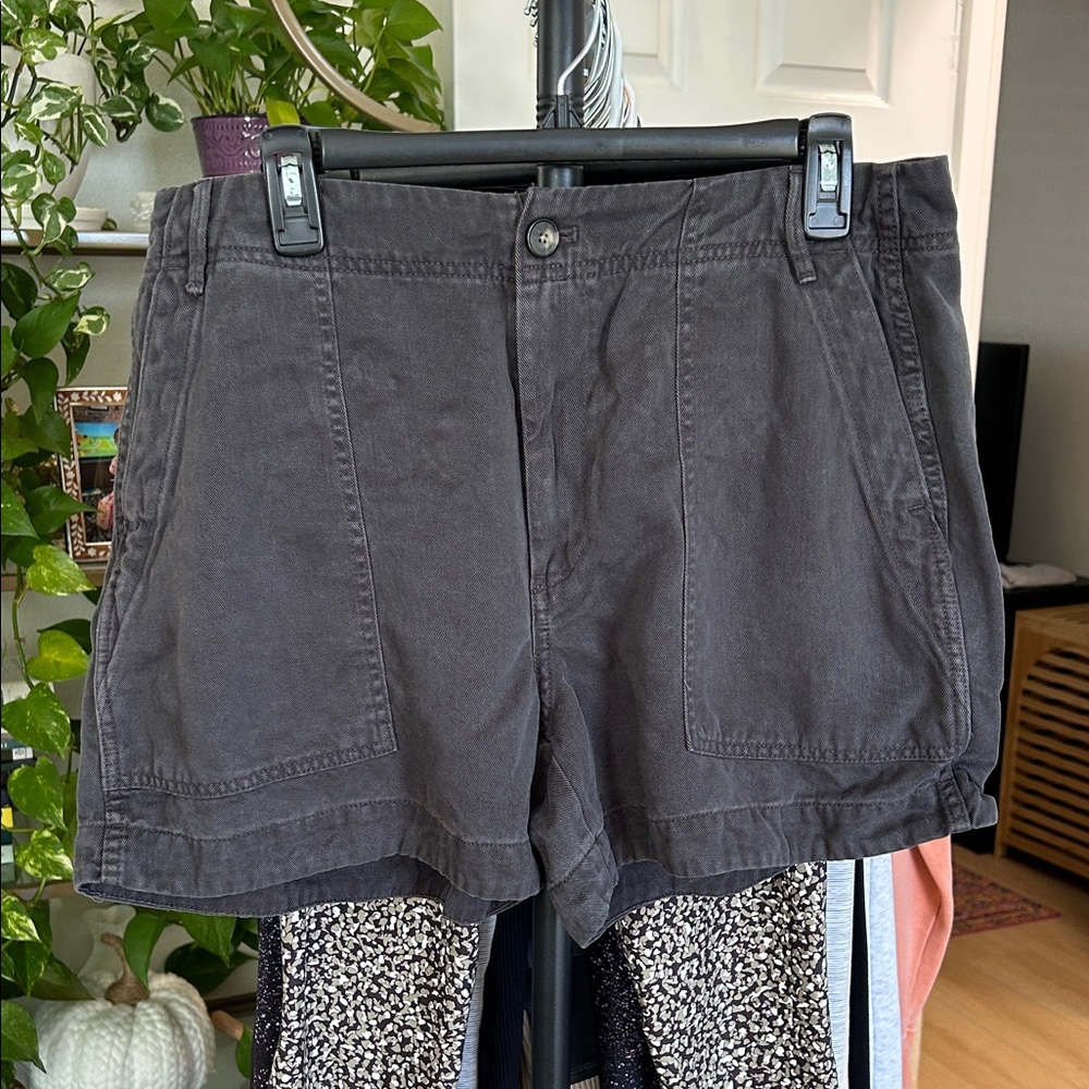 Everlane Shorts. Size 12. 4.5” inseam.